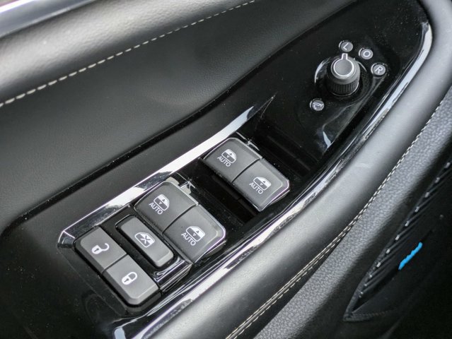 Certified 2022 Jeep Grand Cherokee Overland w/ Luxury Tech Group IV AWD/4WD image 25
