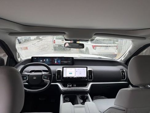 New 2025 Ford Expedition Platinum w/ Platinum Ultimate Package AWD/4WD image 37