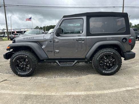 Used 2022 Jeep Wrangler Sport AWD/4WD image 9