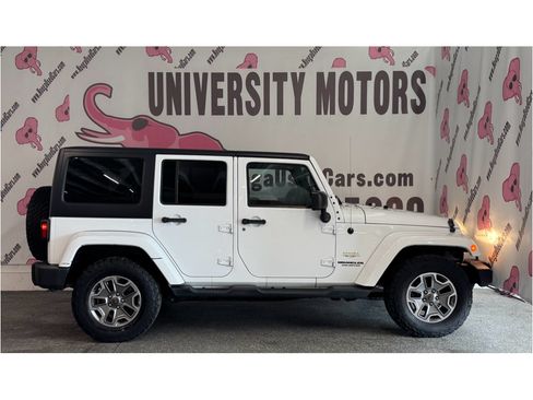 Used 2015 Jeep Wrangler Unlimited Sahara w/ Connectivity Group AWD/4WD image 9