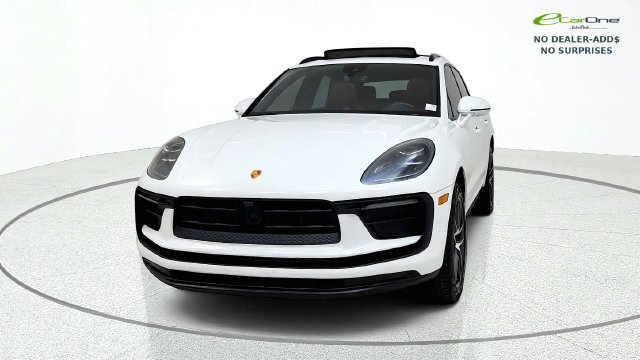 Used 2024 Porsche Macan w/ Premium Plus Package AWD/4WD image 3