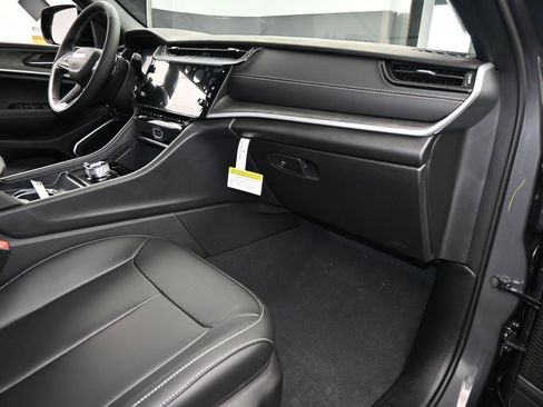 New 2026 Jeep Grand Cherokee Limited AWD/4WD image 40