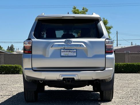 Used 2017 Toyota 4Runner SR5 RWD image 5