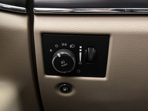 Used 2019 Jeep Grand Cherokee Limited image 19