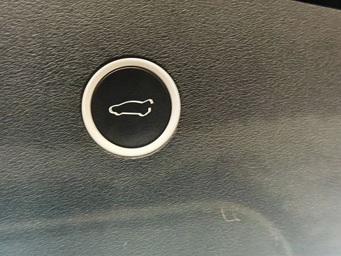Used 2018 Tesla Model X 100D AWD/4WD image 33