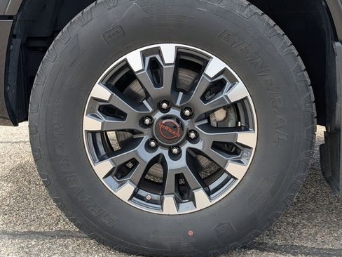 Used 2024 Nissan Titan PRO-4X w/ Pro-4x Convenience Package AWD/4WD image 15