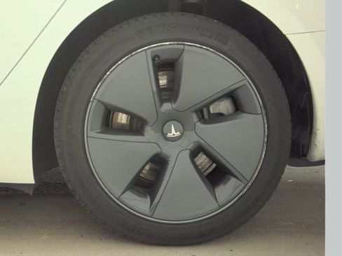 Used 2023 Tesla Model 3 Standard Range image 19