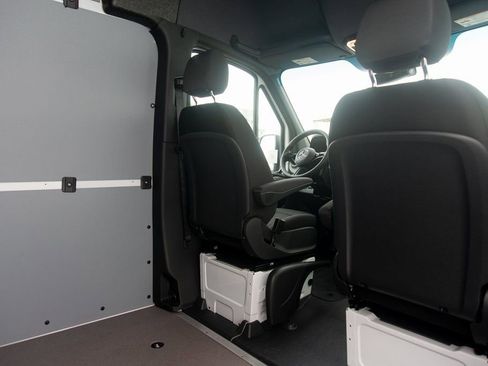 Used 2025 Mercedes-Benz Sprinter 2500 image 40