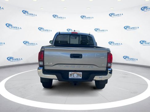 Used 2018 Toyota Tacoma SR5 AWD/4WD image 4