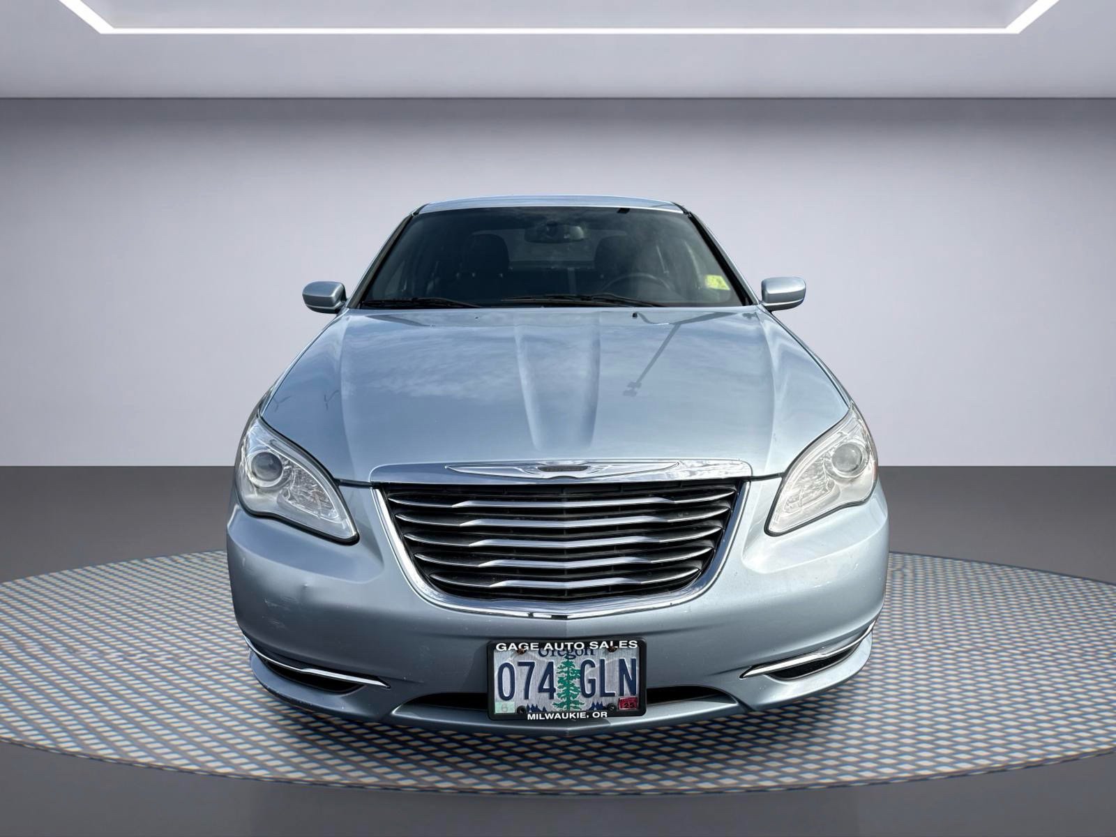 Used 2013 Chrysler 200 Touring FWD image 9