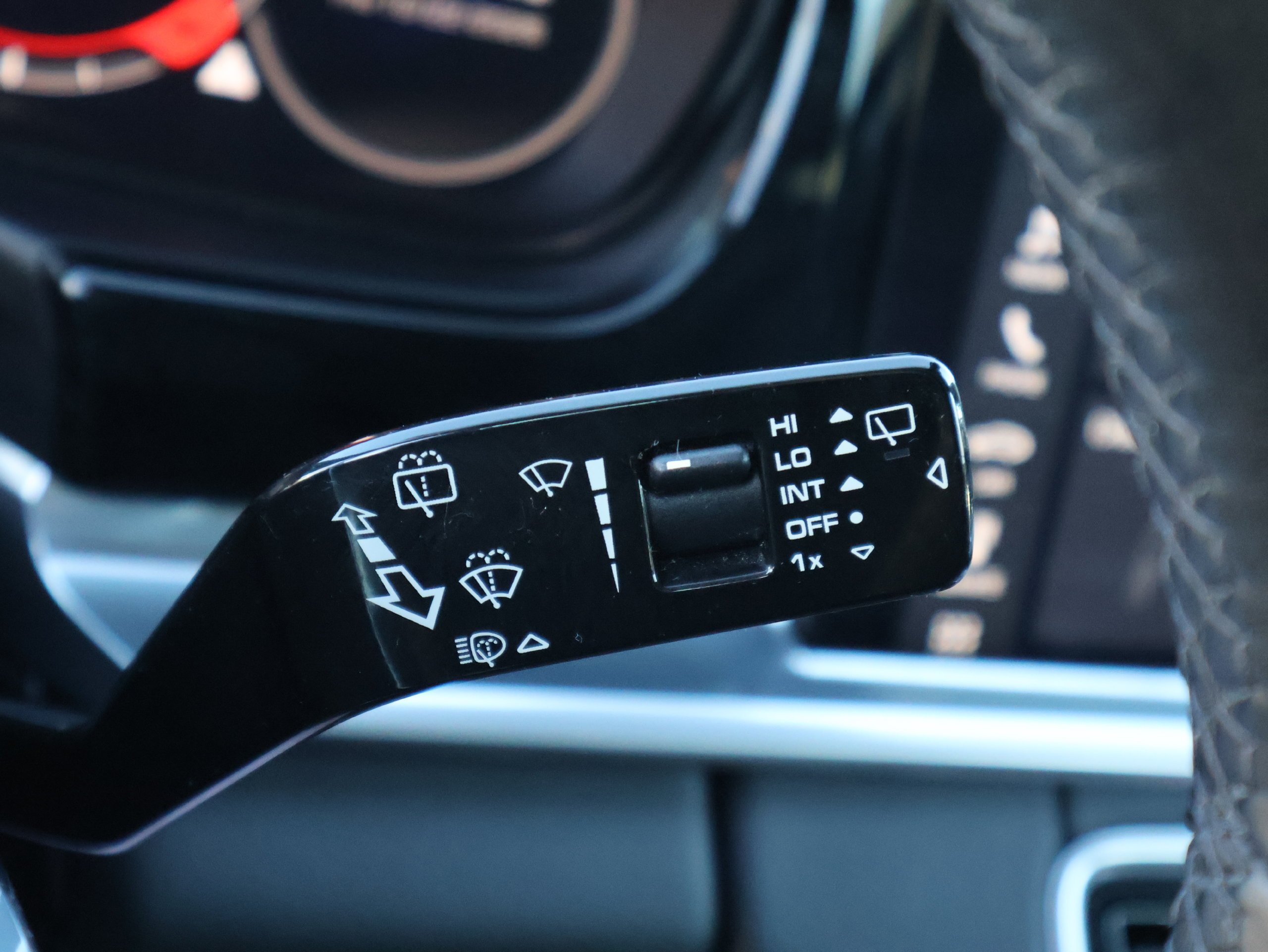 Used 2018 Porsche Panamera 4 AWD/4WD image 31