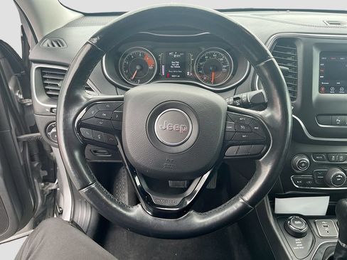 Used 2019 Jeep Cherokee Latitude Plus AWD/4WD image 11