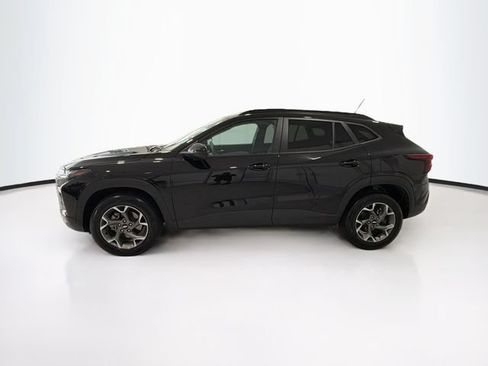 Used 2024 Chevrolet Trax LT w/ Driver Confidence Package FWD image 4
