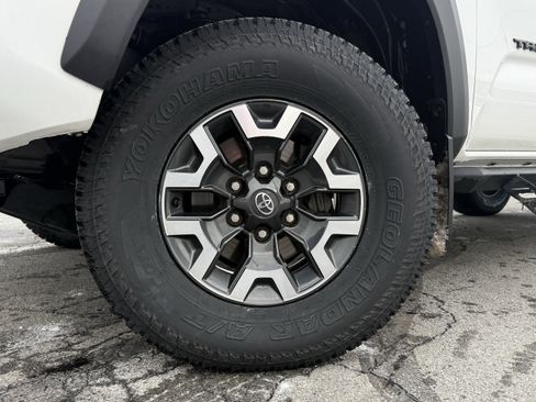 Used 2023 Toyota Tacoma TRD Off-Road image 7