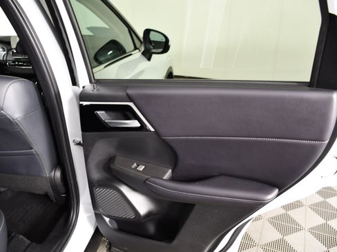 Used 2024 Mitsubishi Outlander SE AWD/4WD image 42