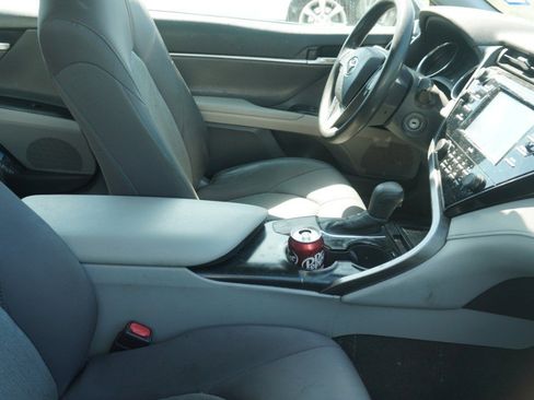 Used 2020 Toyota Camry LE image 8