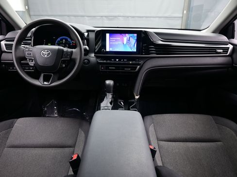 Used 2025 Toyota Camry LE image 16