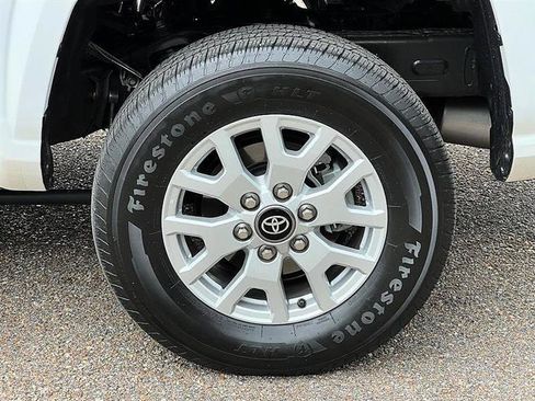 Used 2024 Toyota Tacoma SR5 AWD/4WD image 43