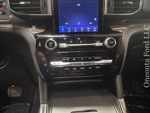 Used 2023 Ford Explorer Limited w/ Limited Technology Package image 14