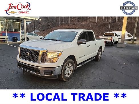 Used 2018 Nissan Titan SV w/ SV Convenience Package image 2