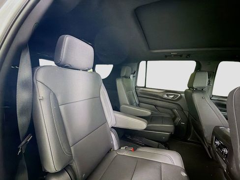 Used 2023 Chevrolet Suburban Z71 w/ Luxury Package AWD/4WD image 31