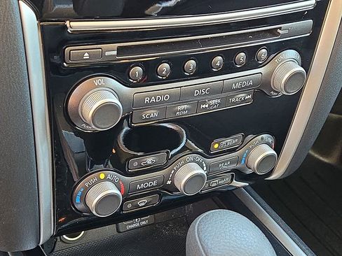 Certified 2020 Nissan Pathfinder S image 16