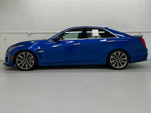 Used 2018 Cadillac CTS V w/ Carbon Fiber Package RWD image 3