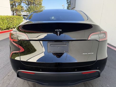 Used 2022 Tesla Model Y Long Range AWD/4WD image 9
