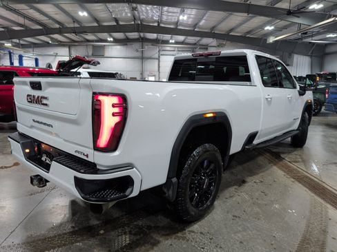 Used 2024 GMC Sierra 2500 AT4 w/ AT4 Premium Plus Package AWD/4WD image 3
