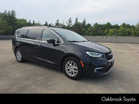 Used 2022 Chrysler Pacifica Touring-L FWD image 8