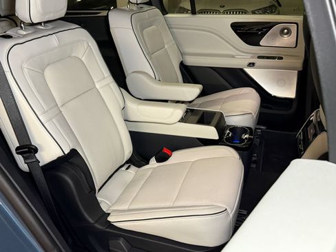 New 2026 Lincoln Aviator Black Label w/ Dynamic Handling Package AWD/4WD image 14