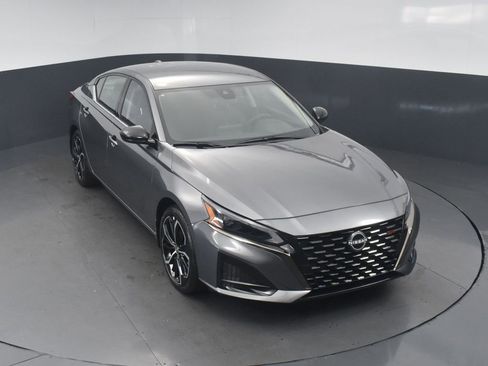 New 2025 Nissan Altima 2.5 SR image 17