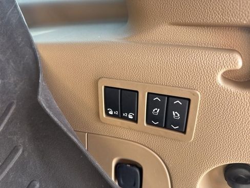 Used 2019 Cadillac Escalade ESV Platinum image 42