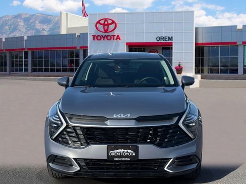 Used 2025 Kia Sportage LX FWD image 2