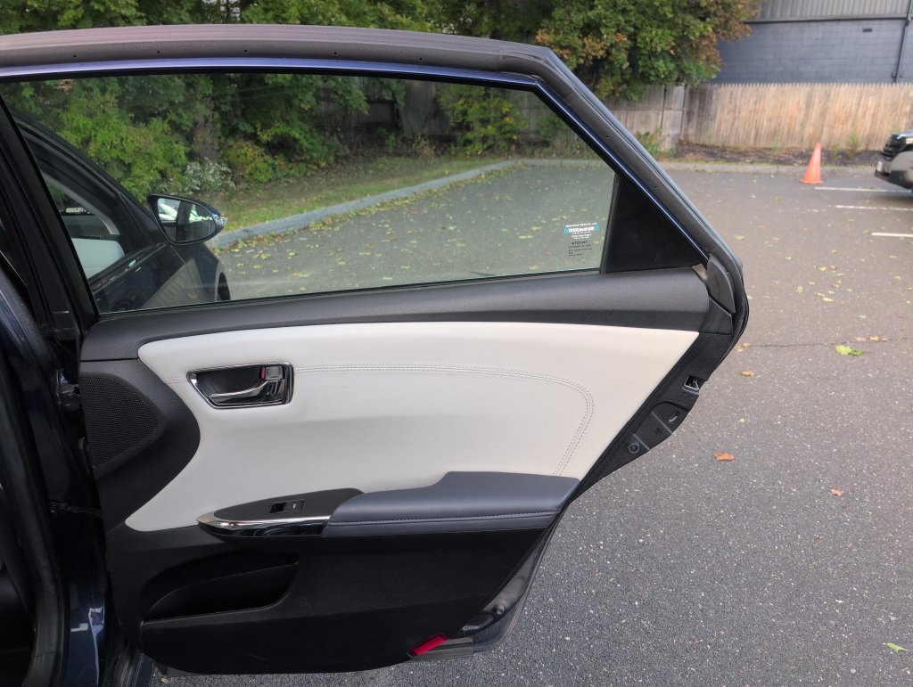 Used 2015 Toyota Avalon XLE FWD image 35