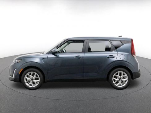 Used 2025 Kia Soul LX w/ LX Technology Package FWD image 4