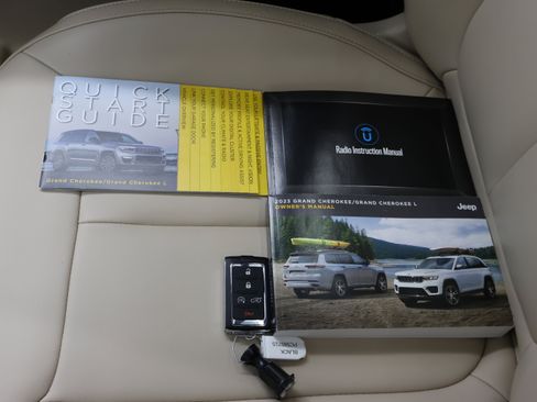 Used 2023 Jeep Grand Cherokee Limited image 71