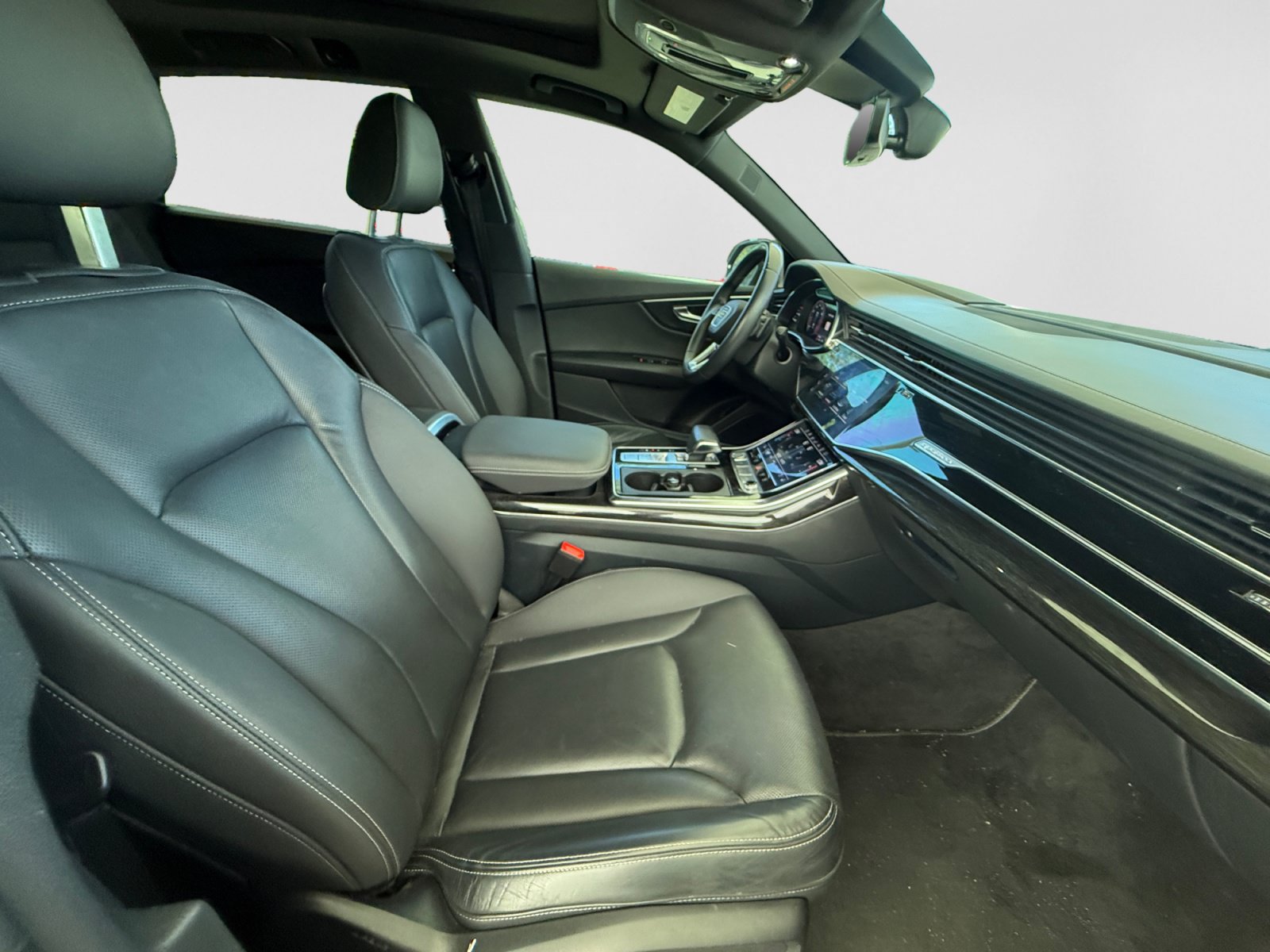 Used 2019 Audi Q8 Prestige w/ Adaptive Chassis Package AWD/4WD image 16
