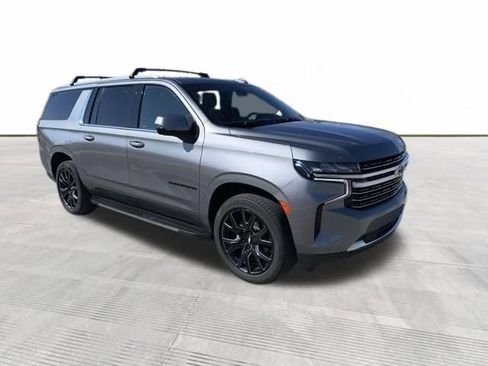 Used 2021 Chevrolet Suburban LT w/ LT Signature Package image 2