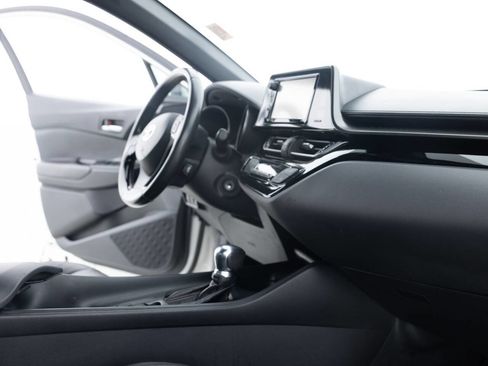 Used 2018 Toyota C-HR XLE image 27