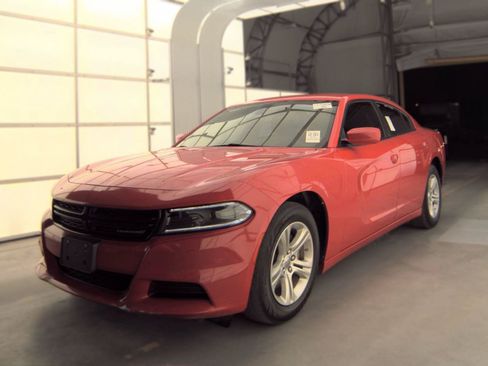 Used 2022 Dodge Charger SXT RWD image 2