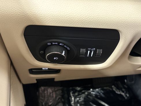 Used 2021 Jeep Grand Cherokee L Limited image 23