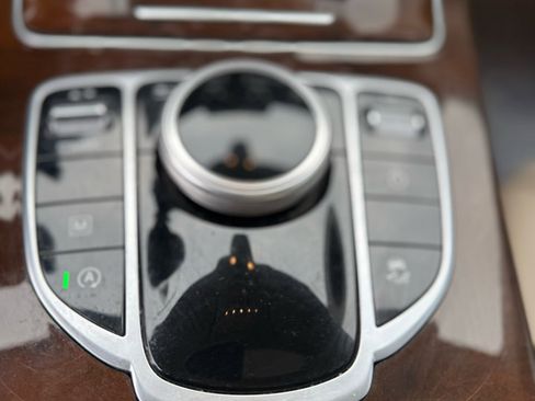 Used 2019 Mercedes-Benz GLC 300 4MATIC image 40