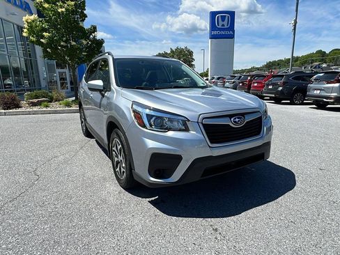 Used 2019 Subaru Forester Premium AWD/4WD image 2
