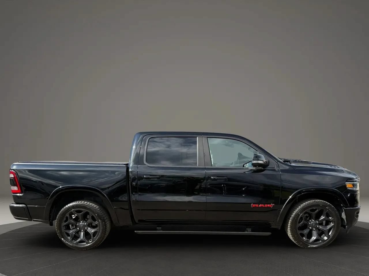 Used 2022 RAM 1500 Limited w/ (RED) Edition AWD/4WD image 3