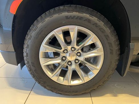 Used 2022 Chevrolet Tahoe Premier w/ Premium Package image 13