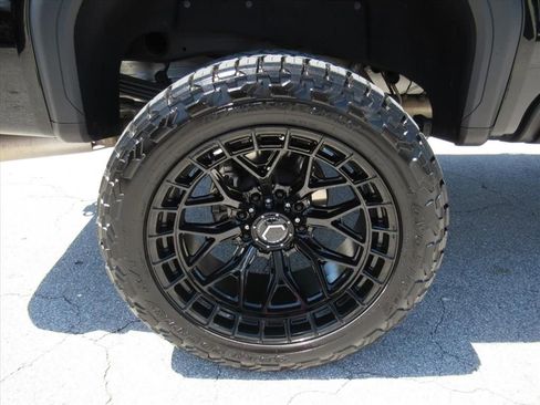 Used 2025 GMC Sierra 2500 Denali Ultimate image 8