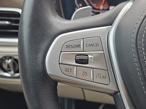 Used 2022 BMW 740i w/ Premium Package image 27