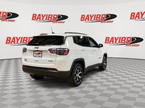Used 2024 Jeep Compass Latitude AWD/4WD image 9