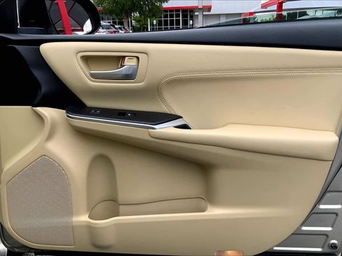 Used 2017 Toyota Camry XLE FWD image 23